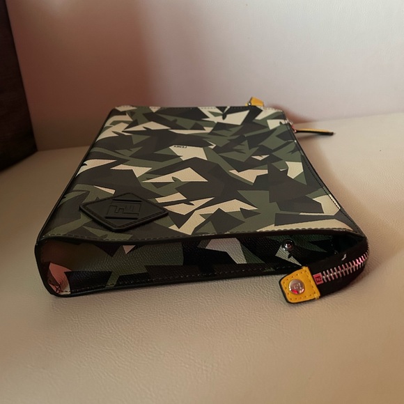 FENDI Leather Clutch Zip Pouch Black - Picture 6 of 13